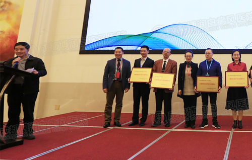 林昭春院长依次公布联盟成员名单